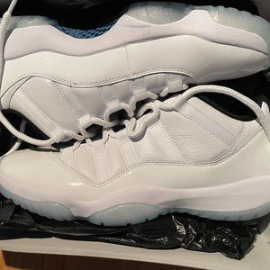 Jordan 11 Retro Low Legend Blues